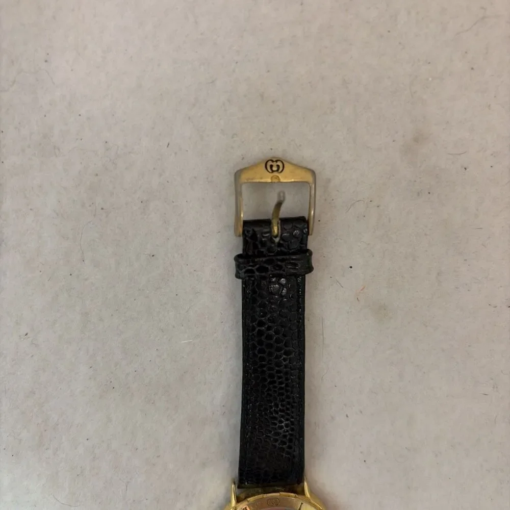 Vintage GUCCI Red Green Gold Quartz Ladie's Watch 9000L Alligator Band
